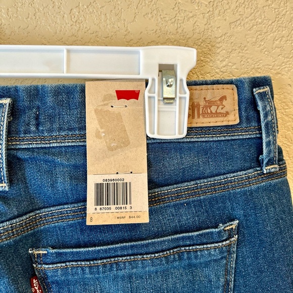 Levi's NWT Women's Blue Denim Shorts Mid Thigh Size 8 - Picture 4 of 8
